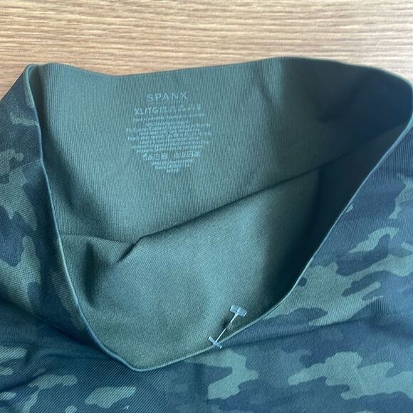 Spanx Look At Me Now Camo Green Leggings Size XL NWOT - Picture 10 of 13